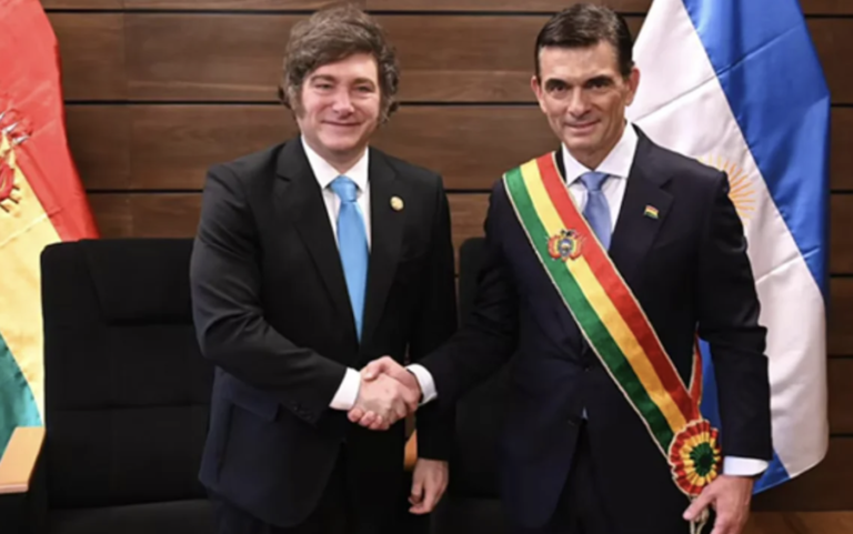 Rodrigo Paz Pereira asumió con presencia de Milei